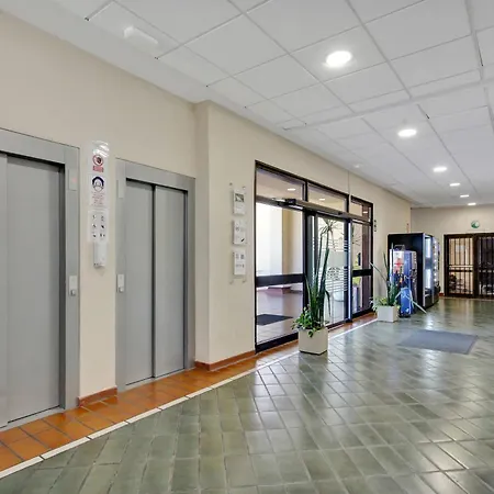 Апартаменты Tranquil Communal Heated Pool