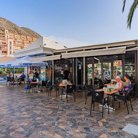 Tranquil Communal Heated Pool Лос Кристианос