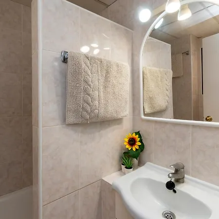 Appartement Tranquil Communal Heated Pool *