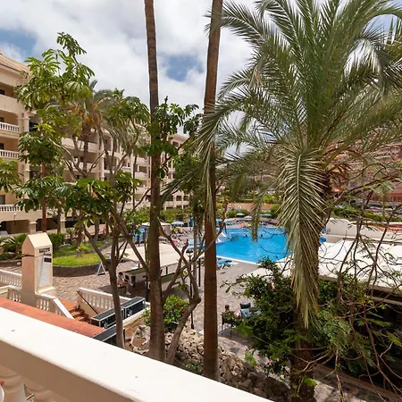 Tranquil Communal Heated Pool * Los Cristianos (Tenerife)